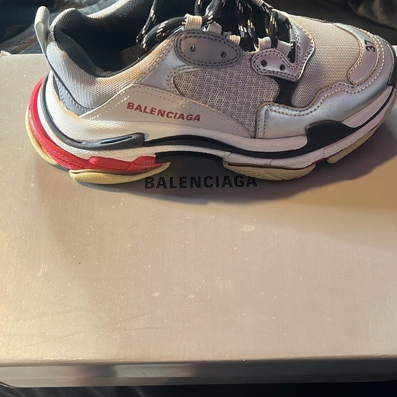 Balenciaga - Picture 3 of 3